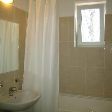 Elena מלון אפורי נורד